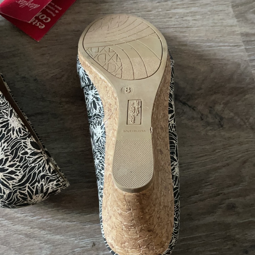 dexflex comfort Floral Black and Cream Wedge Sandals - Picture 11 of 16